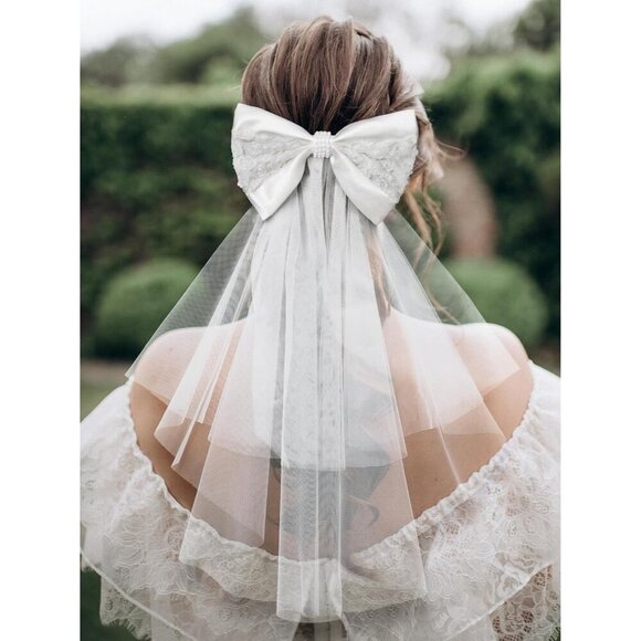 🆕 Women White Clip Bachelorette Party Decorations Pearl Bow Accessories - Picture 2 of 7